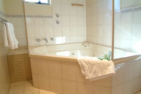 Victoria Hotel Strathalbyn - Cruises Travel 5