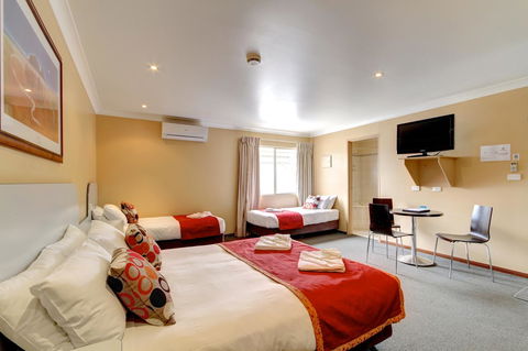 Victoria Hotel Strathalbyn - Cruises Travel 16