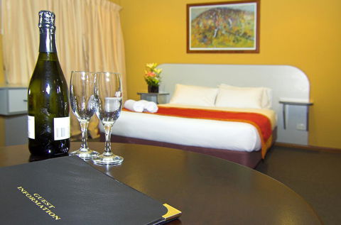 Victoria Hotel Strathalbyn - Cruises Travel 13