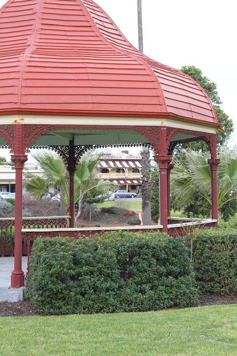 Victoria Hotel Strathalbyn - Cruises Travel 8