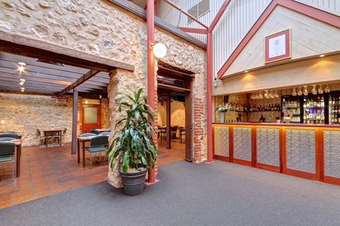 Victoria Hotel Strathalbyn - Cruises Travel 10