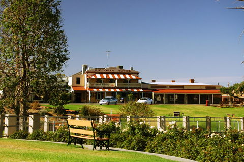 Victoria Hotel Strathalbyn - Cruises Travel 11