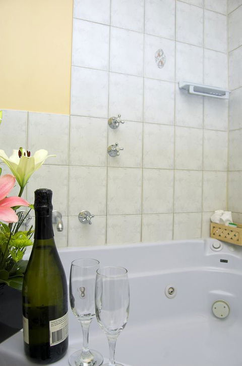 Victoria Hotel Strathalbyn - Cruises Travel 1