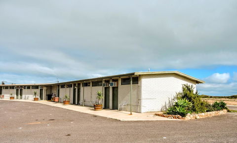 Highway One Motel - Cruises Travel 16