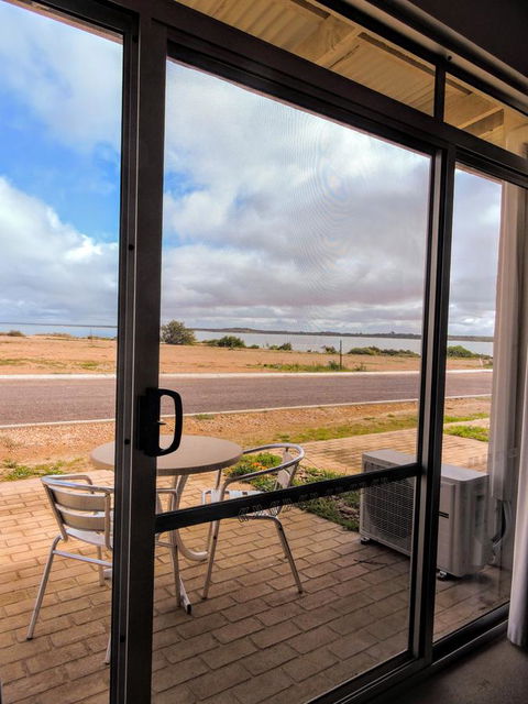 Highway One Motel - Cruises Travel 12