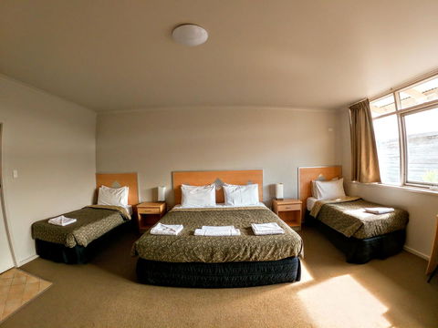 Highway One Motel - Cruises Travel 1