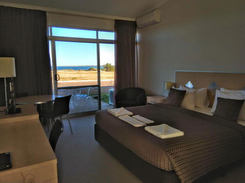 Highway One Motel - Cruises Travel 8