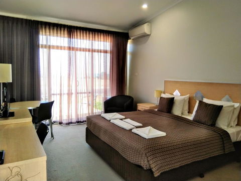 Highway One Motel - Cruises Travel 10