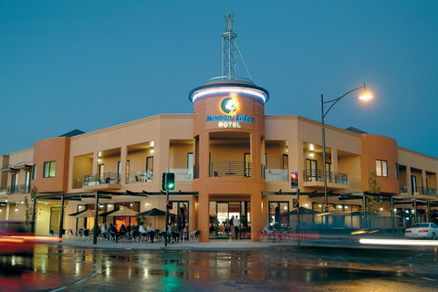Mawson Lakes Hotel - Travel Search 8