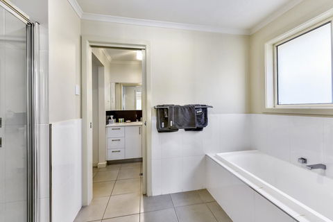 City Fringe Apartment B, Mount Gambier - Travel Search 9