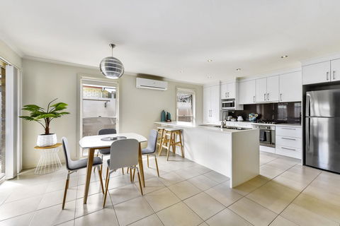 City Fringe Apartment B, Mount Gambier - Travel Search 6