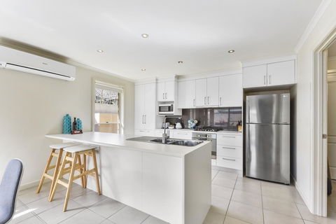 City Fringe Apartment B, Mount Gambier - Travel Search 5