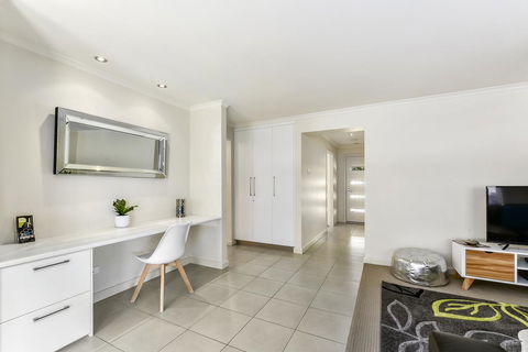 City Fringe Apartment B, Mount Gambier - Travel Search 1