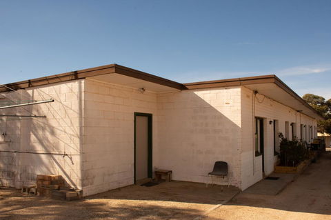 Kimba Units - Travel Search 18