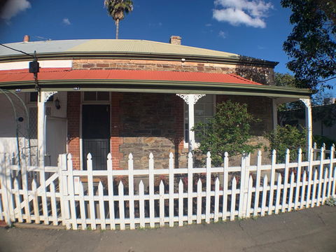 On Gilbert - Tourism Guide 2