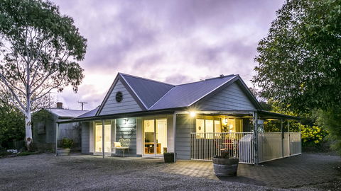 One Tree Bed And Breakfast - Travel Search 0
