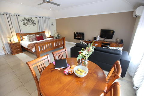 One Tree Bed And Breakfast - Travel Search 16