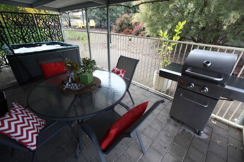 One Tree Bed And Breakfast - Travel Search 3