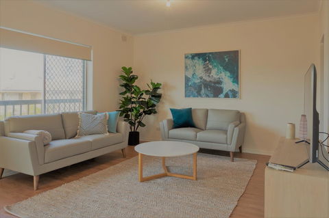 Henley Beach South, Amazing Views, Huge Private Balcony! - Travel Search 2