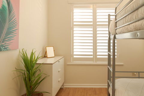 Henley Beach South, Amazing Views, Huge Private Balcony! - Travel Search 7