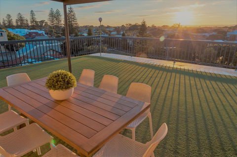 Henley Beach South, Amazing Views, Huge Private Balcony! - Travel Search 0