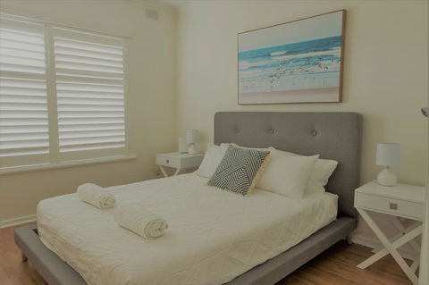 Henley Beach South, Amazing Views, Huge Private Balcony! - Travel Search 1