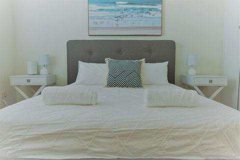 Henley Beach South, Amazing Views, Huge Private Balcony! - Travel Search 6