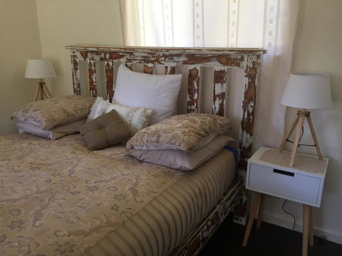 A Peaceful Cabin In The Country - Travel Agents 3