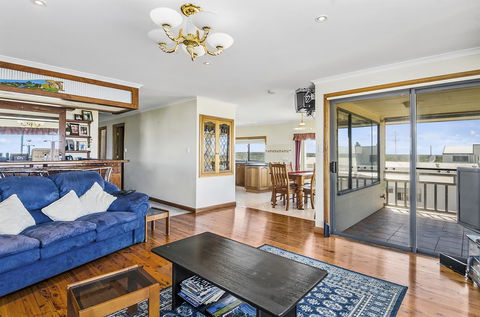 Rocks Retreat House With Sea Views - Travel Agents 0