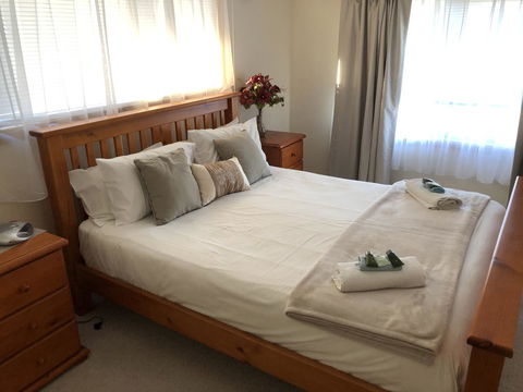 Rocks Retreat House With Sea Views - Travel Agents 2