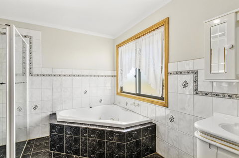 Rocks Retreat House With Sea Views - Travel Agents 12