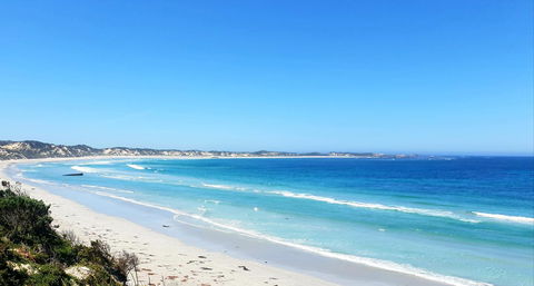 Rocks Retreat House With Sea Views - Travel Agents 7