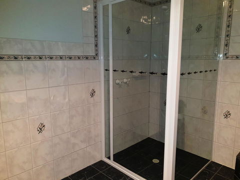 Rocks Retreat House With Sea Views - Travel Agents 16