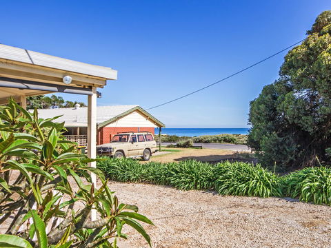 Boat House - Travel Agents 12