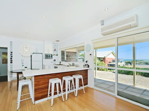 Boat House - Travel Agents 1