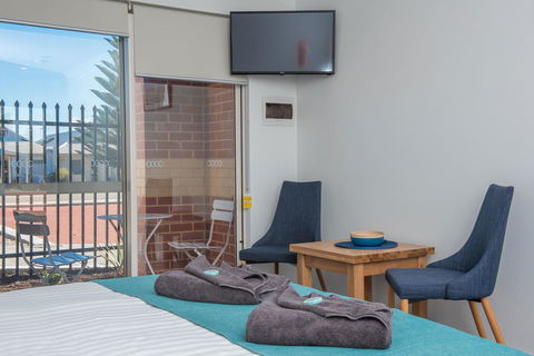 Jurien Bay Motel Apartments - Travel Search 8