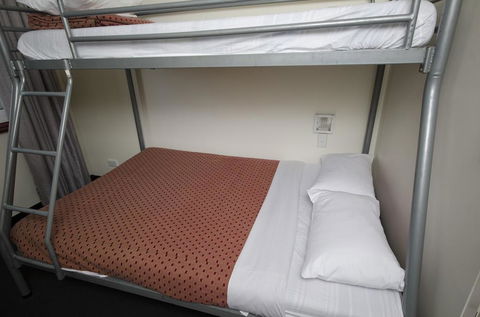 Perth City Backpackers Hostel - Note - Valid Passport Required To Check In - Travel Agents 1