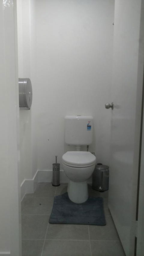 Perth City Backpackers Hostel - Note - Valid Passport Required To Check In - Travel Agents 16