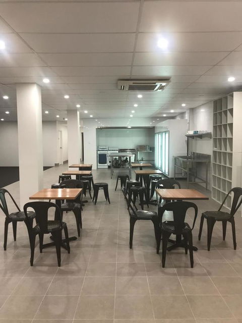 Perth City Backpackers Hostel - Note - Valid Passport Required To Check In - Travel Agents 7