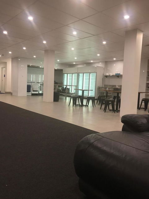 Perth City Backpackers Hostel - Note - Valid Passport Required To Check In - Travel Agents 11