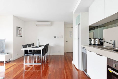 Parklane Apartments - Travel Search 13