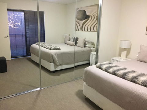 Parklane Apartments - Travel Search 10
