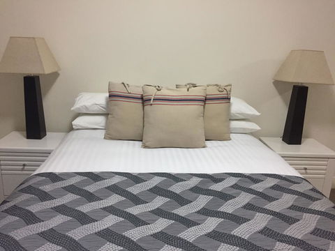 Parklane Apartments - Travel Search 9