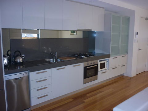 Parklane Apartments - Travel Search 7
