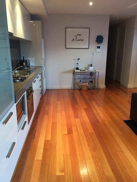 Parklane Apartments - Travel Search 1