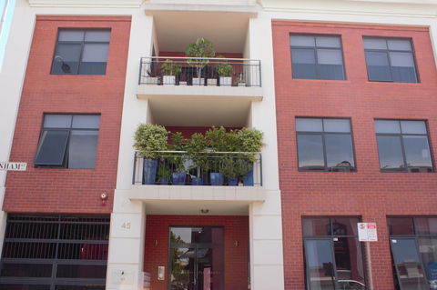 Parklane Apartments - Travel Search 25
