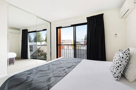 Parklane Apartments - Travel Search 37