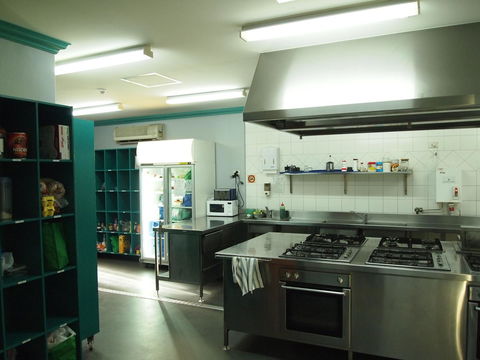 The Emperors Crown Hostel - Travel Agents 41