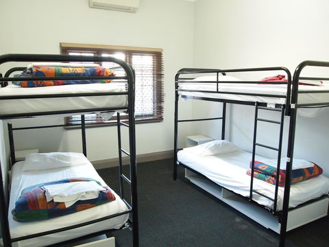 The Emperors Crown Hostel - Travel Agents 21