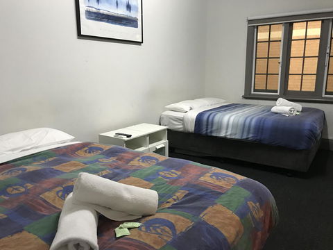 The Emperors Crown Hostel - Travel Agents 8